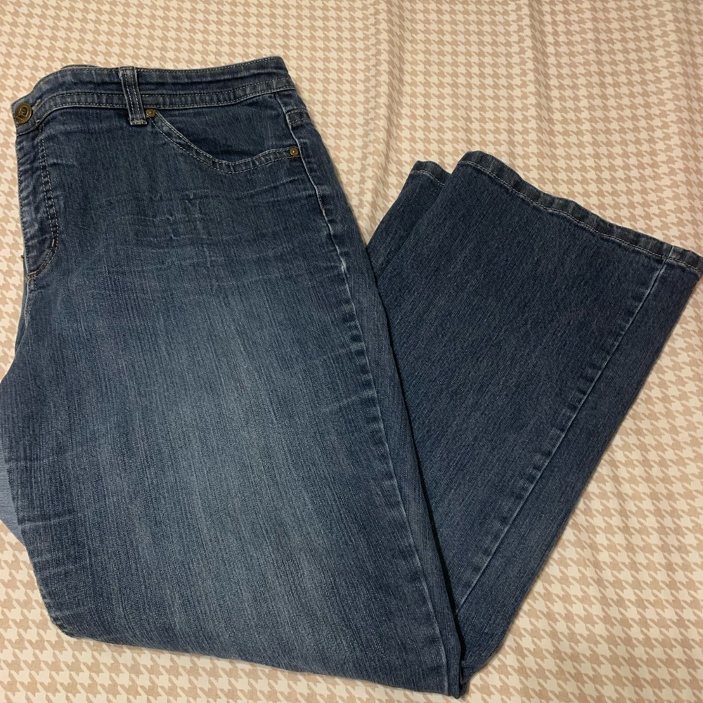 New Directions Weekend jeans. Embellished pockets. Bootcut, mid-rise. Size 22W.